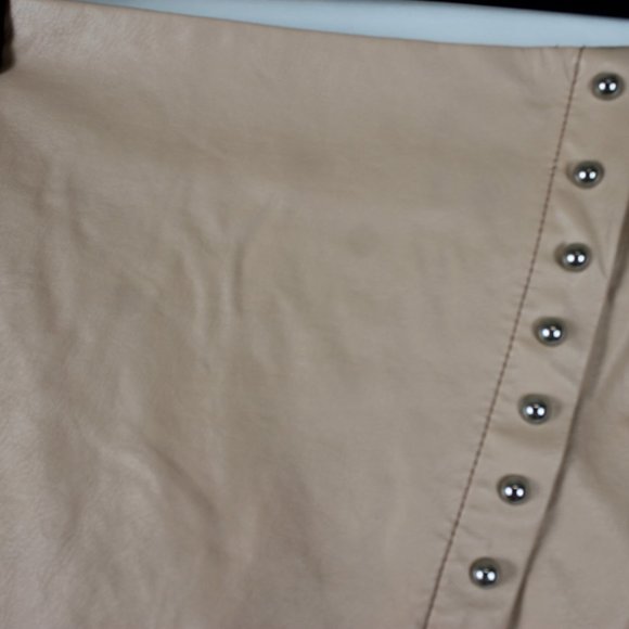 FOREVER 21 Mini Skirt Skort Woman Sizse Small Peach Faux Leather Silver Studded - Picture 6 of 11